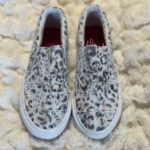 Girls Slip-On Shows - Blowfish Malibu
Off-White Rainforest Leopard
2 Little Kid